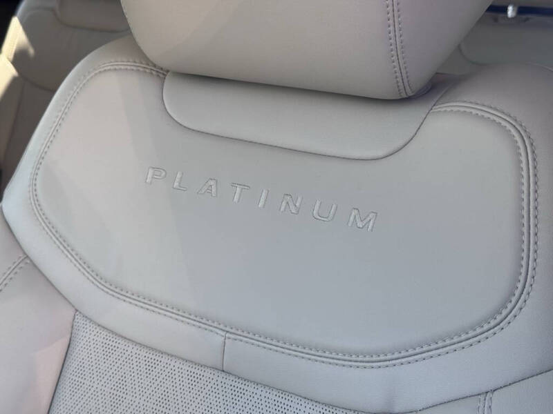 2023 Ford Explorer Platinum