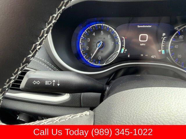 2027 Chrysler Pacifica Select