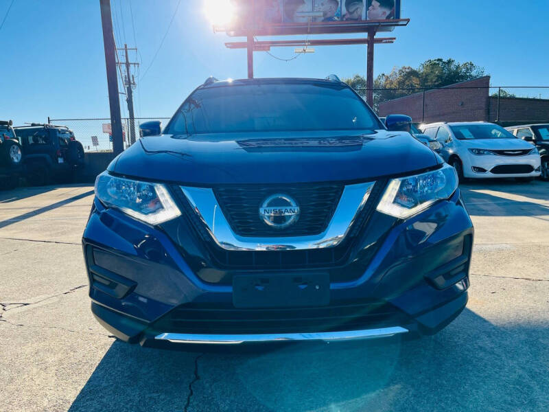 2019 Nissan Rogue SV photo 3