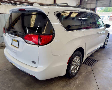 2017 Chrysler Pacifica Touring-L