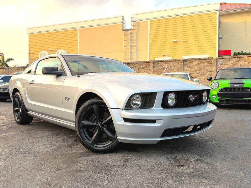 2005 Ford Mustang GT Deluxe