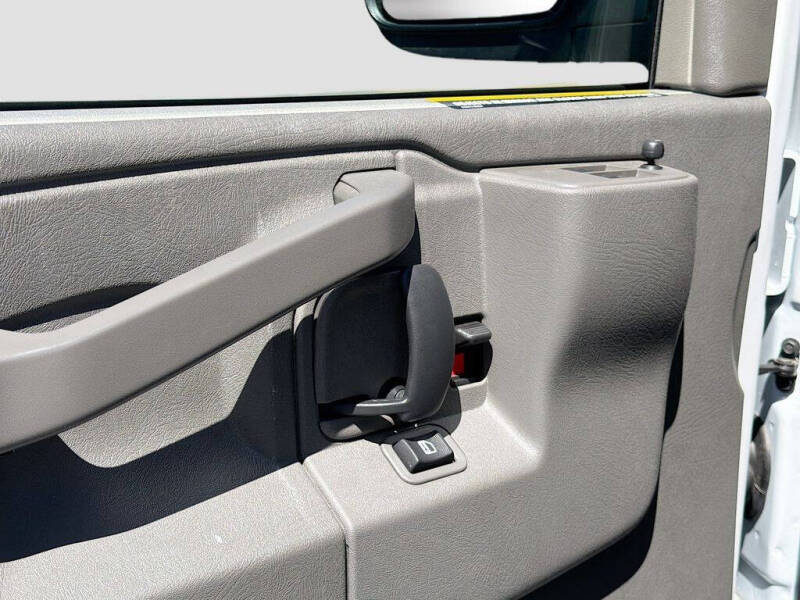 2025 Chevrolet Express 2500