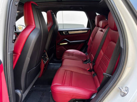 2022 Porsche Cayenne Turbo S E-Hybrid