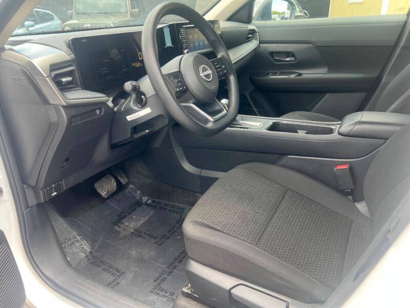 2025 Nissan Kicks S
