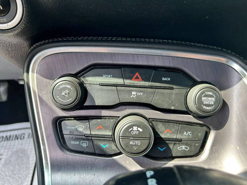 2015 Dodge Challenger SXT