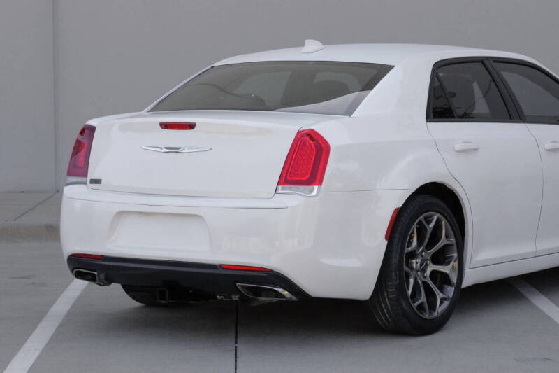 2016 Chrysler 300