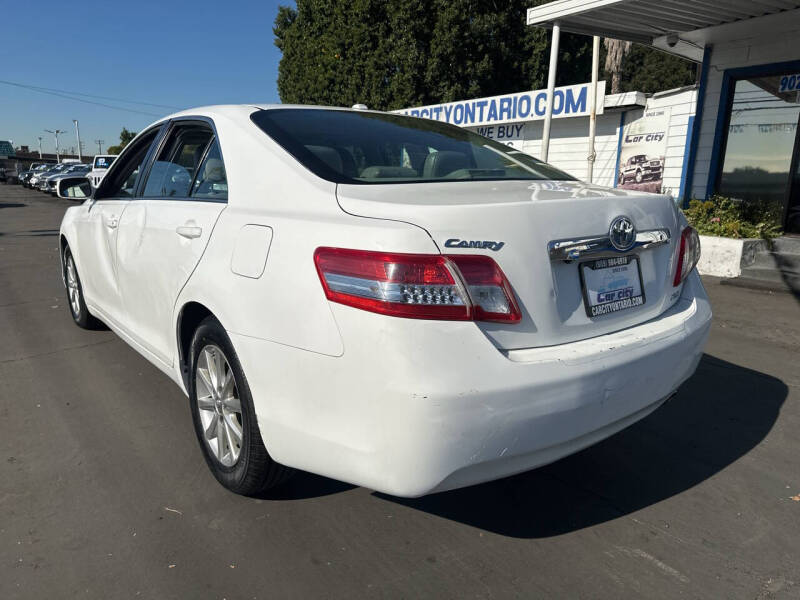 2010 Toyota Camry XLE photo 6