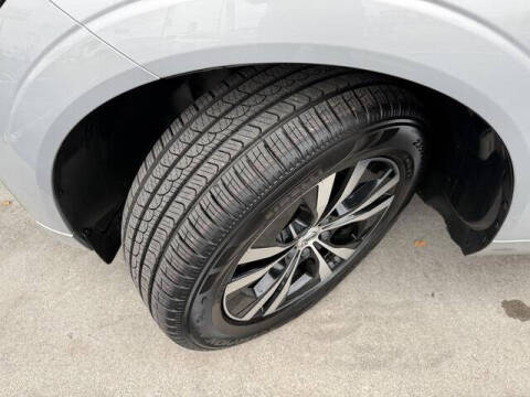 2024 Volvo XC60 B5 Core Dark Theme