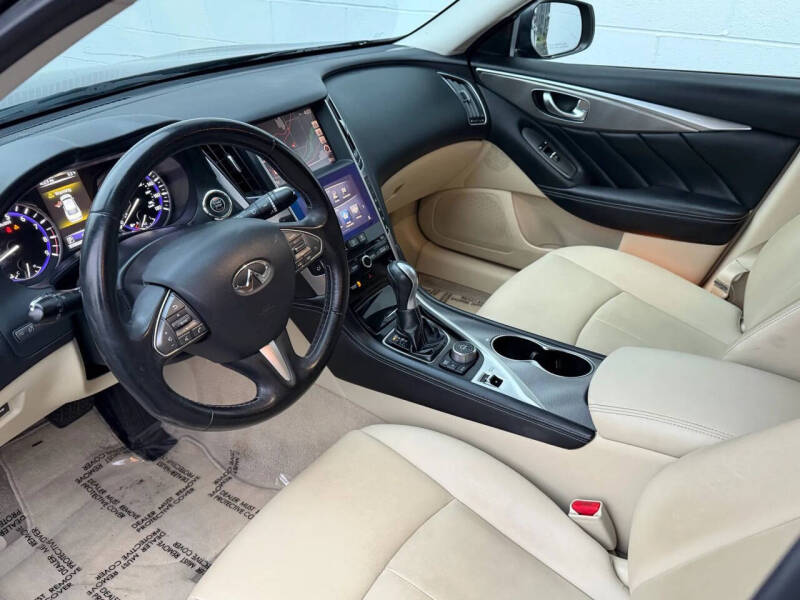 2015 Infiniti Q50 Premium