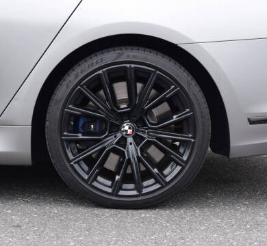 2022 BMW 7 Series M760i xDrive