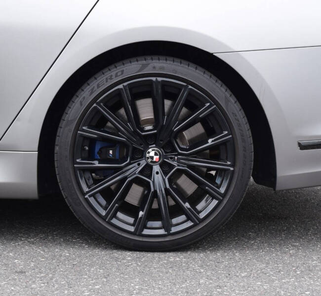 2022 BMW 7 Series M760i xDrive