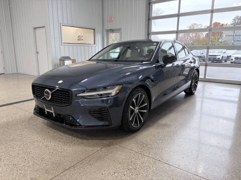 2024 Volvo S60 Recharge T8 Core Dark Theme