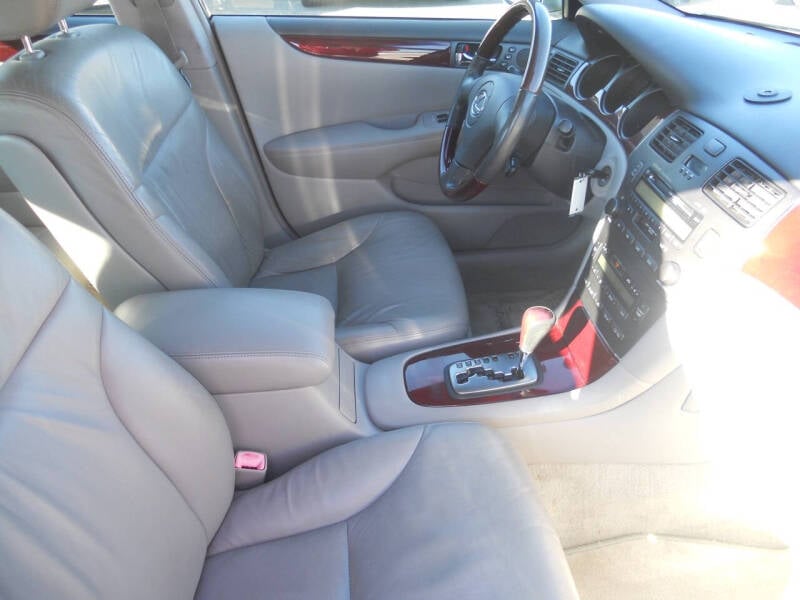 2004 Lexus ES 330 photo 31