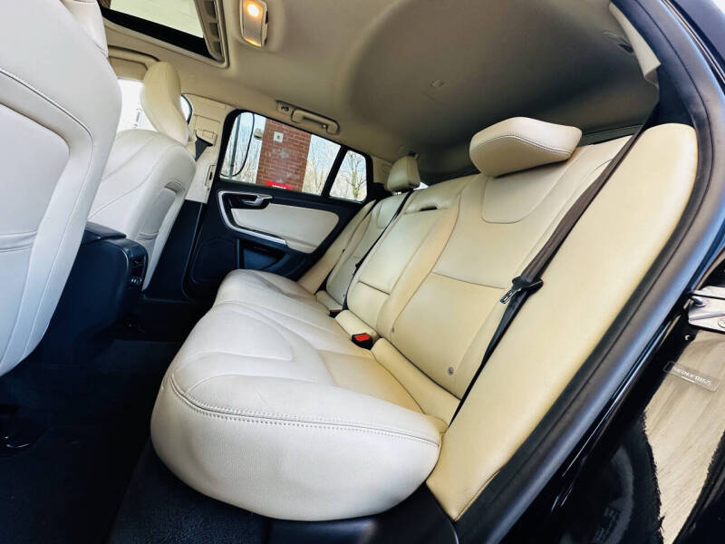 2015 Volvo V60 Cross Country T5