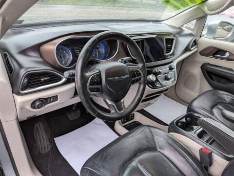 2017 Chrysler Pacifica Touring-L
