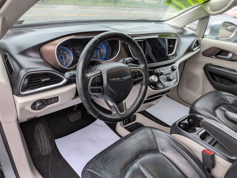 2017 Chrysler Pacifica Touring-L