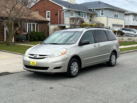 2006 Toyota Sienna for sale at Reis Motors LLC in Lawrence NY