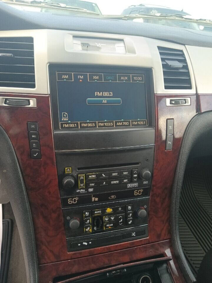 2011 Cadillac Escalade SUV / Crossover - $10,950
