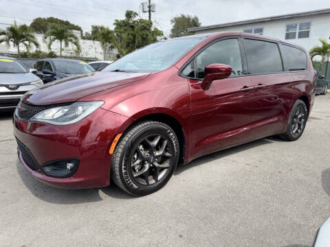 2020 Chrysler Pacifica for sale at Noah Auto Finance in Hollywood FL