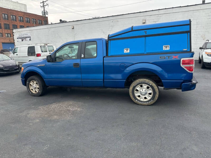 2009 Ford F-150 STX photo 12