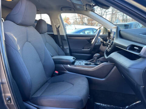 2023 Toyota Highlander LE