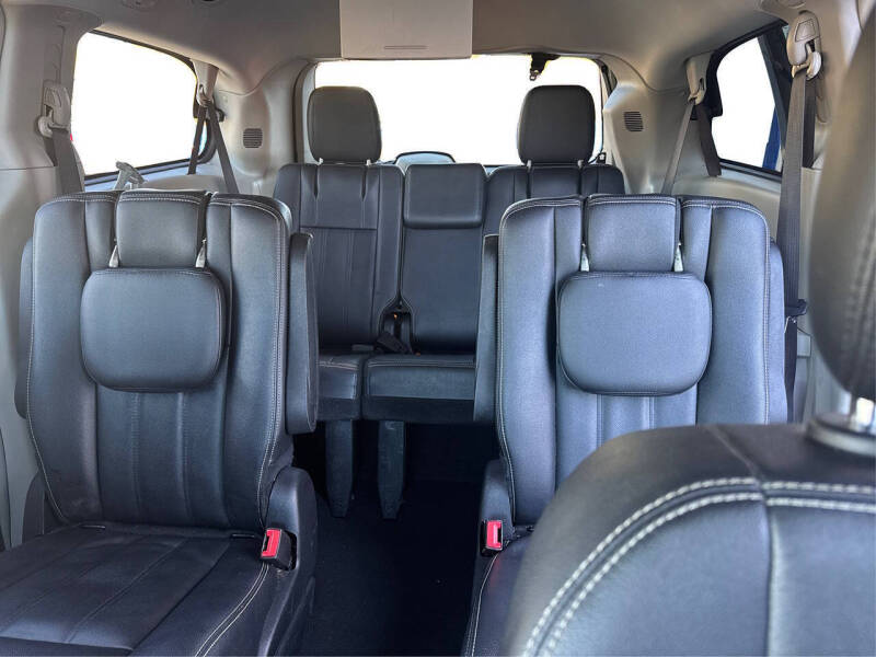 2016 Chrysler Town and Country Touring