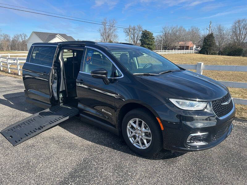 2022 Chrysler Pacifica Touring L