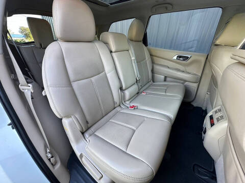 2017 Nissan Pathfinder Platinum