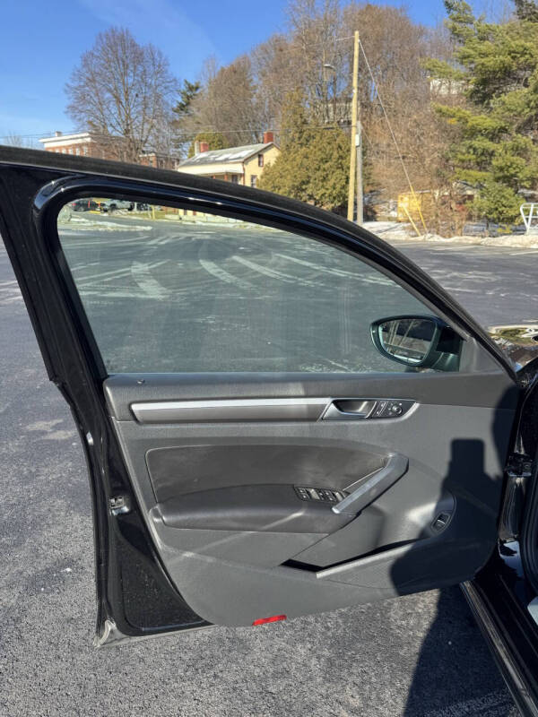 2016 Volkswagen Passat 1.8T R-Line