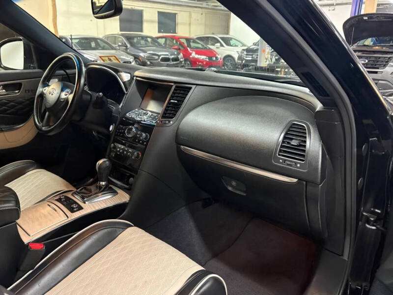 2017 Infiniti QX70