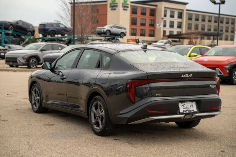 2025 Kia K4 LXS