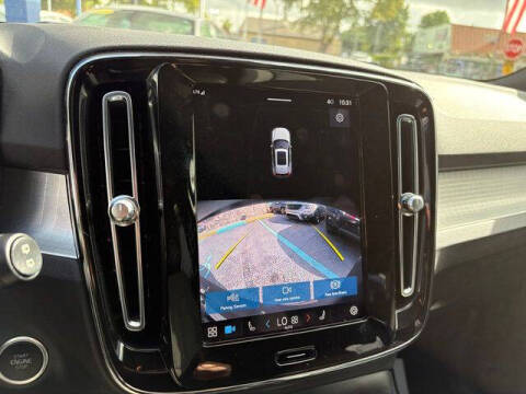 2023 Volvo XC40 B5 Core