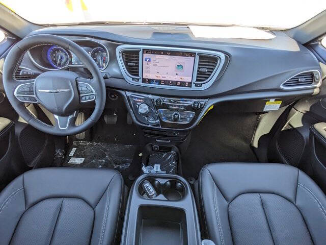 2026 Chrysler Voyager LX