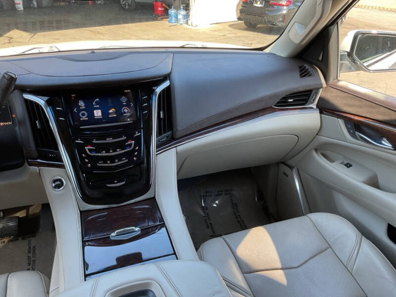 2015 Cadillac Escalade Luxury