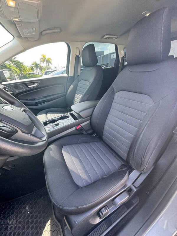 2022 Ford Edge SE