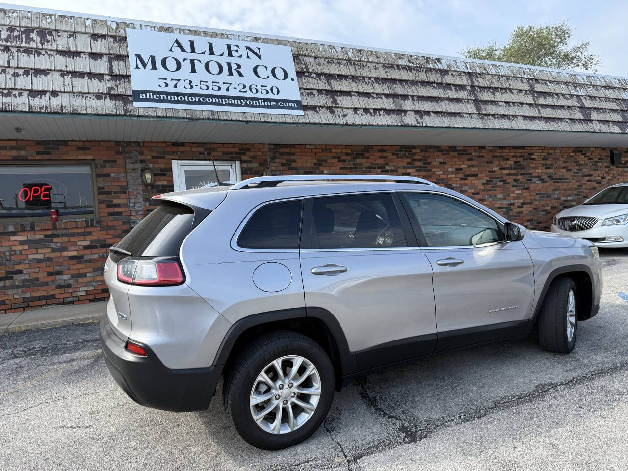 Gray 2019 Jeep Cherokee Latitude Latitude 4dr SUV 16