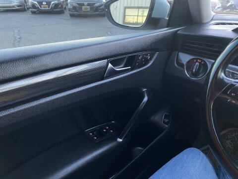 2020 Volkswagen Passat R-Line