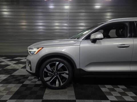 2023 Volvo XC40 B5 Ultimate Bright Theme