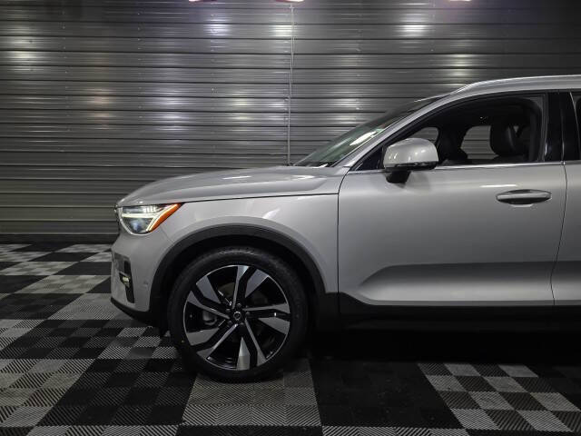 2023 Volvo XC40 B5 Ultimate Bright Theme