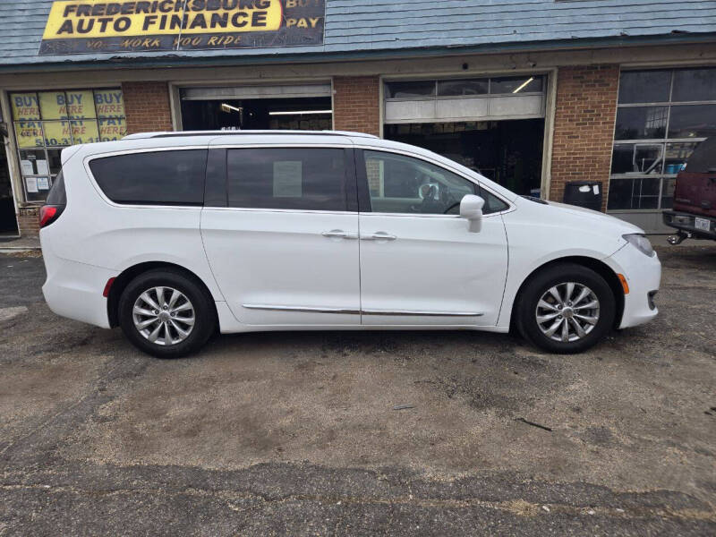 2019 Chrysler Pacifica Touring L's photo