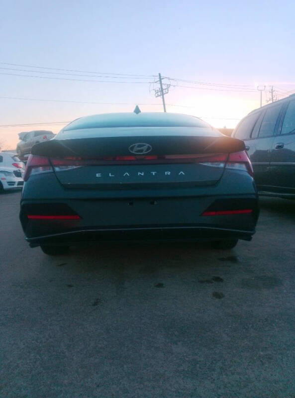 2024 Hyundai Elantra SE