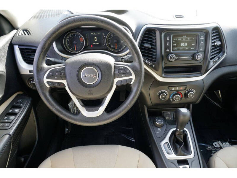 2017 Jeep Cherokee Sport