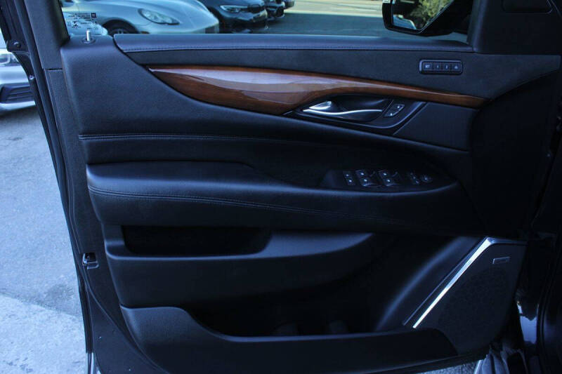 2018 Cadillac Escalade ESV Premium Luxury