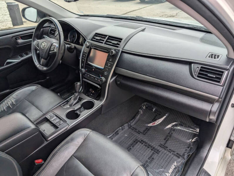 2017 Toyota Camry Hybrid XLE