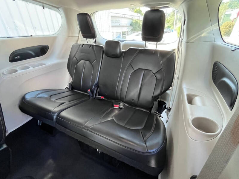 2017 Chrysler Pacifica Touring-L Plus
