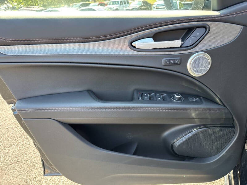 2025 Alfa Romeo Stelvio Intensa