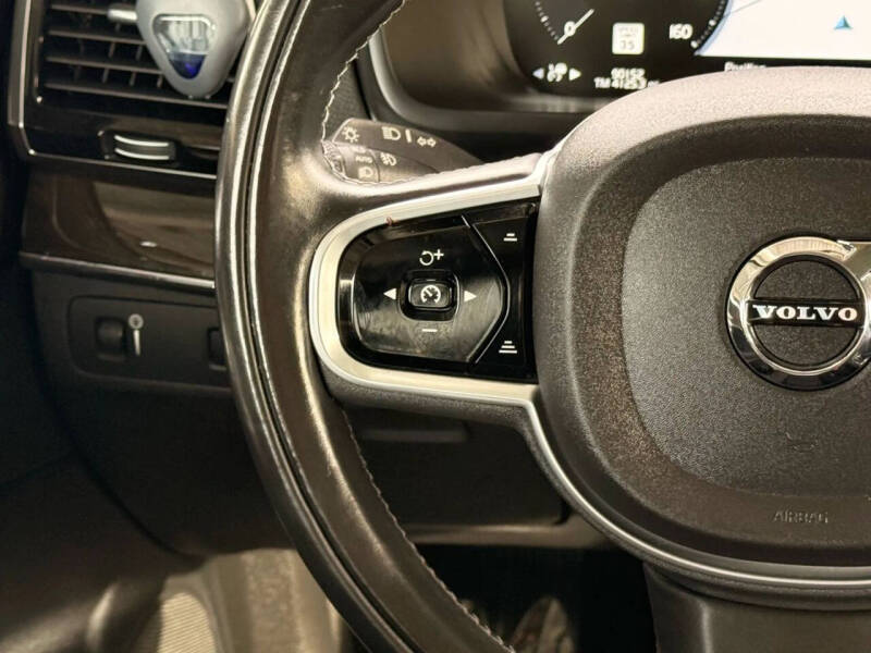 2018 Volvo XC90 T6 Momentum