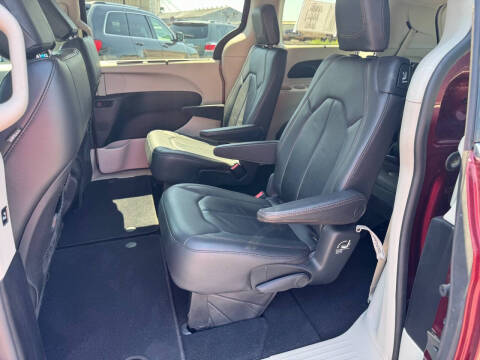 2017 Chrysler Pacifica Touring-L