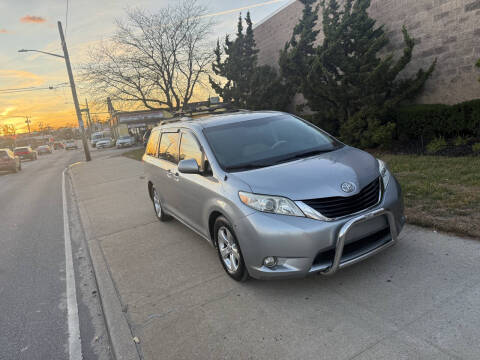 2013 Toyota Sienna LE 7-Passenger Auto Access Seat