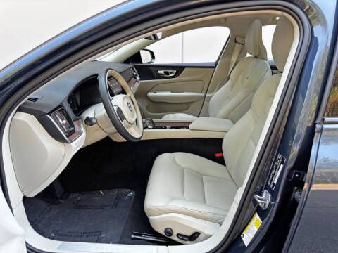 2022 Volvo S60 B5 Momentum